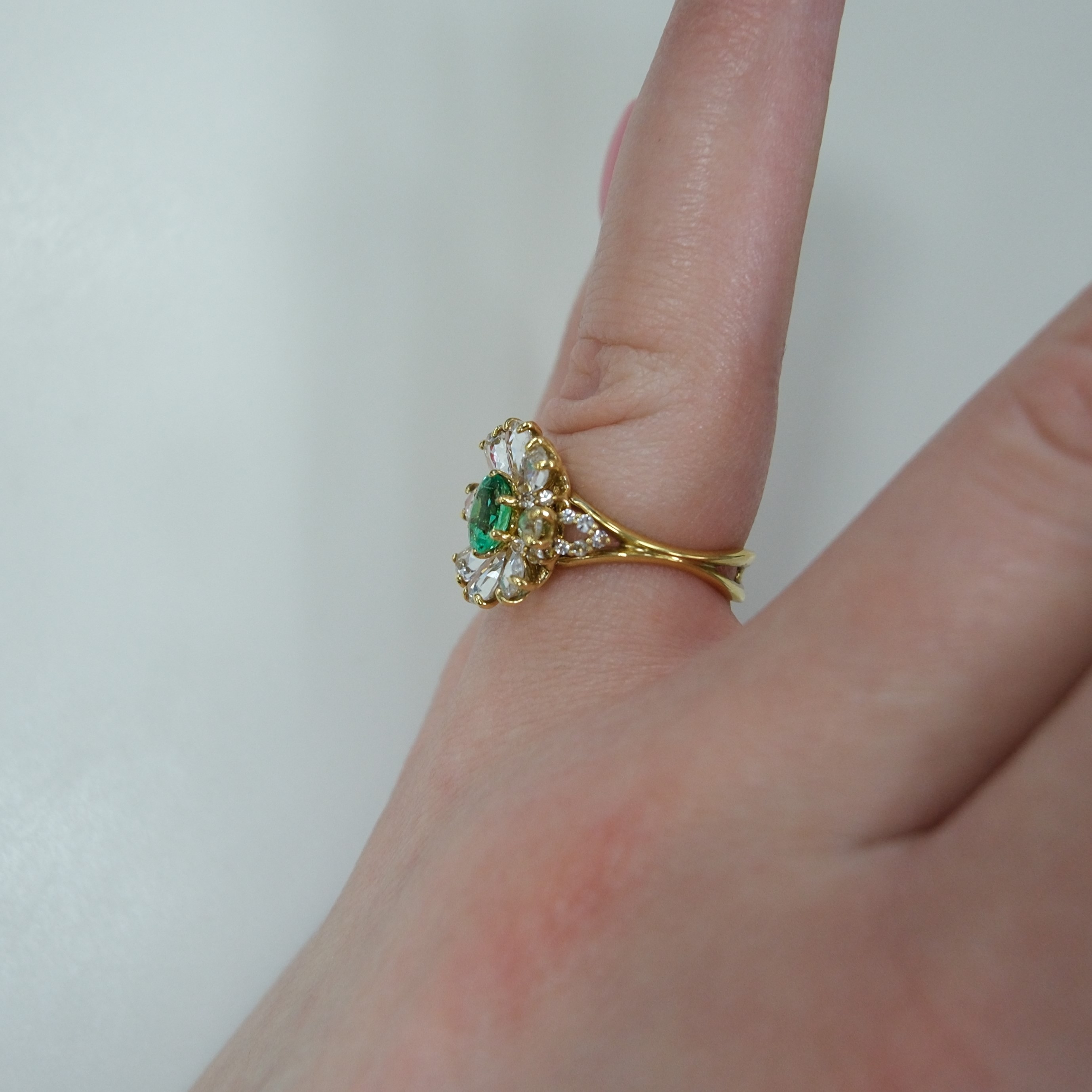 Кольцо из желтого золота с изумрудом